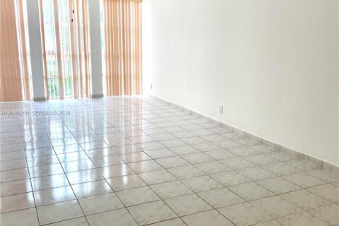 Copropriété à louer à Hallandale Beach, Floride: 1 chambre, 76.18 m2 № 2084292 - photo 3