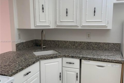 Copropriété à louer à Hallandale Beach, Floride: 1 chambre, 76.18 m2 № 2084292 - photo 2