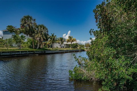 Propiedad comercial en venta en Ruskin, Florida, 217.95 m2 № 631419 - foto 3