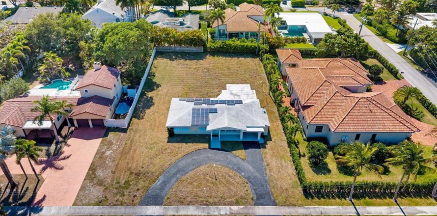 House in Boca Raton, Florida 3 bedrooms, 127.83 sq.m. № 2154313