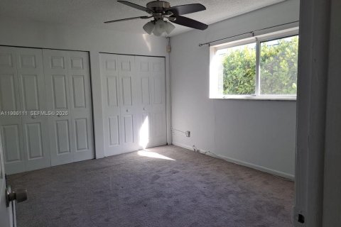Condominio en alquiler en Pembroke Pines, Florida, 1 dormitorio, 64.01 m2 № 2047830 - foto 13