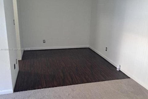 Condominio en alquiler en Pembroke Pines, Florida, 1 dormitorio, 64.01 m2 № 2047830 - foto 6