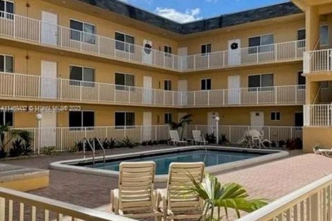 Condominio en Pembroke Pines, Florida, 1 dormitorio  № 2047830