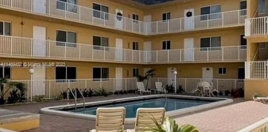Condominio en Pembroke Pines, Florida, 1 dormitorio  № 2047830