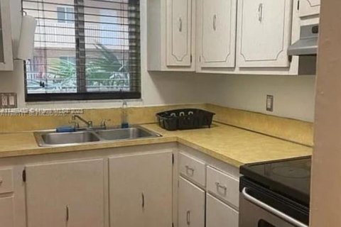 Condominio en alquiler en Pembroke Pines, Florida, 1 dormitorio, 64.01 m2 № 2047830 - foto 5