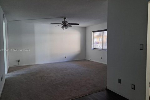 Condominio en alquiler en Pembroke Pines, Florida, 1 dormitorio, 64.01 m2 № 2047830 - foto 9