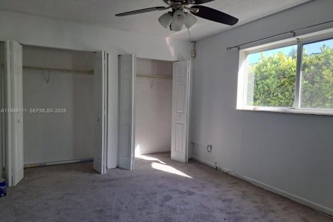 Condominio en alquiler en Pembroke Pines, Florida, 1 dormitorio, 64.01 m2 № 2047830 - foto 11