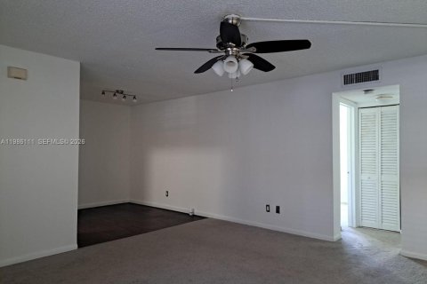 Condominio en alquiler en Pembroke Pines, Florida, 1 dormitorio, 64.01 m2 № 2047830 - foto 8