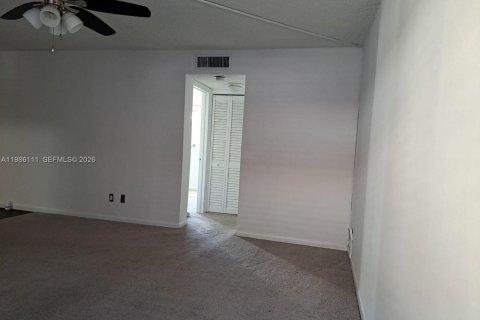 Condominio en alquiler en Pembroke Pines, Florida, 1 dormitorio, 64.01 m2 № 2047830 - foto 10