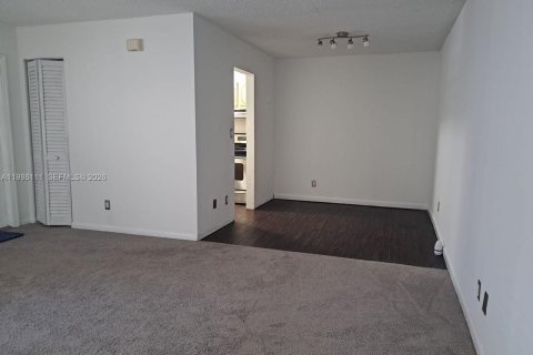 Condominio en alquiler en Pembroke Pines, Florida, 1 dormitorio, 64.01 m2 № 2047830 - foto 7