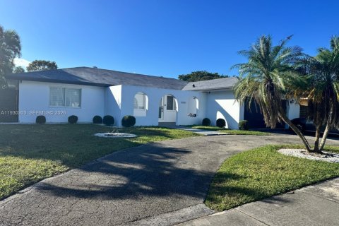 Дом в Майами, Флорида 4 спальни № 2026973
