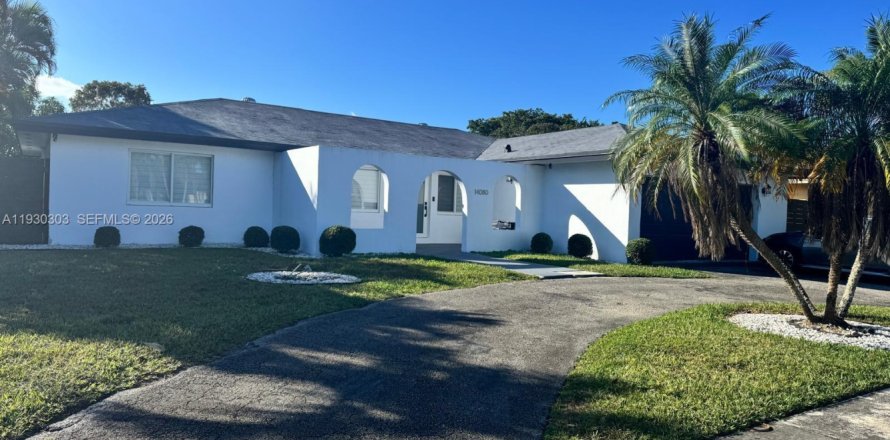 Дом в Майами, Флорида 4 спальни № 2026973