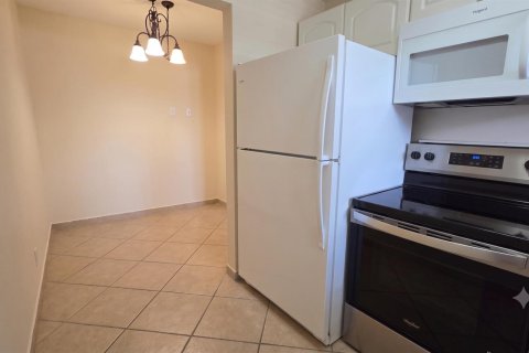 Condo in Pompano Beach, Florida, 1 bedroom  № 2191087 - photo 4