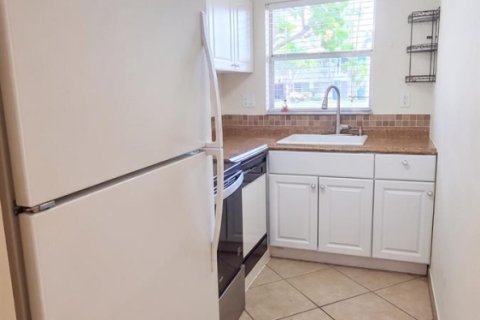 Condo in Pompano Beach, Florida, 1 bedroom  № 2191087 - photo 3