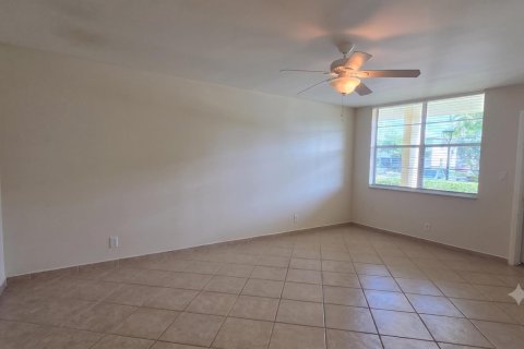 Condo in Pompano Beach, Florida, 1 bedroom  № 2191087 - photo 2