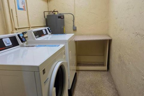 Condo in Pompano Beach, Florida, 1 bedroom  № 2191087 - photo 12