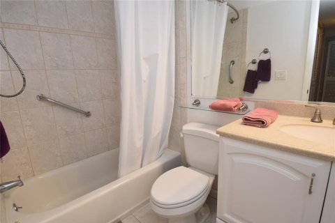 Condominio en alquiler en Sarasota, Florida, 2 dormitorios, 122.63 m2 № 1639853 - foto 15