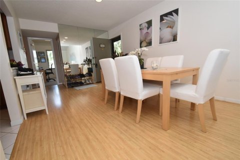 Condominio en alquiler en Sarasota, Florida, 2 dormitorios, 122.63 m2 № 1639853 - foto 4