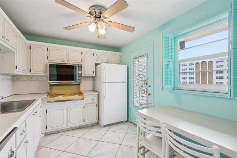 Copropriété à vendre à Hallandale Beach, Floride: 2 chambres, 101.45 m2 № 2006140 - photo 17
