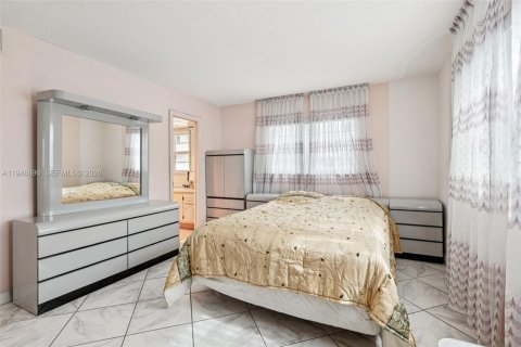 Copropriété à vendre à Hallandale Beach, Floride: 2 chambres, 101.45 m2 № 2006140 - photo 30