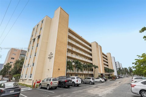 Copropriété à vendre à Hallandale Beach, Floride: 2 chambres, 101.45 m2 № 2006140 - photo 4