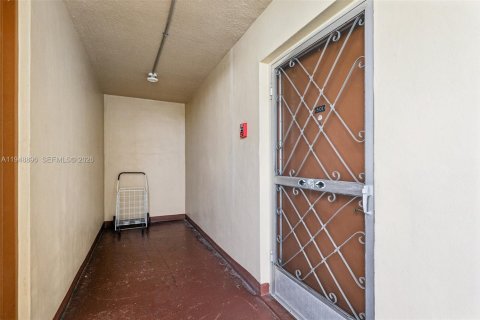 Copropriété à vendre à Hallandale Beach, Floride: 2 chambres, 101.45 m2 № 2006140 - photo 7