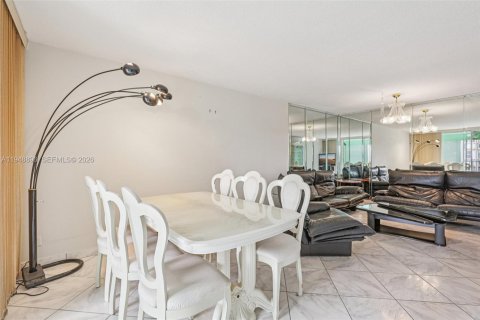 Copropriété à vendre à Hallandale Beach, Floride: 2 chambres, 101.45 m2 № 2006140 - photo 15