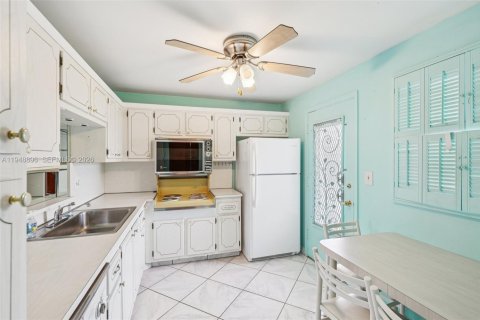 Copropriété à vendre à Hallandale Beach, Floride: 2 chambres, 101.45 m2 № 2006140 - photo 16