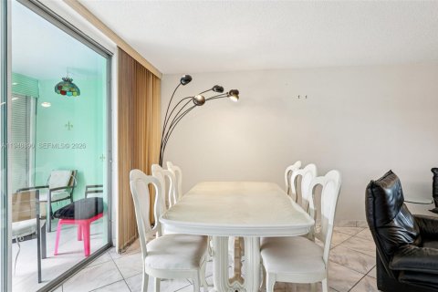 Copropriété à vendre à Hallandale Beach, Floride: 2 chambres, 101.45 m2 № 2006140 - photo 14
