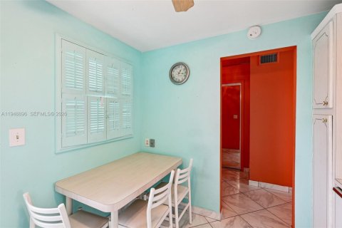 Copropriété à vendre à Hallandale Beach, Floride: 2 chambres, 101.45 m2 № 2006140 - photo 18