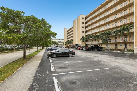 Copropriété à vendre à Hallandale Beach, Floride: 2 chambres, 101.45 m2 № 2006140 - photo 3