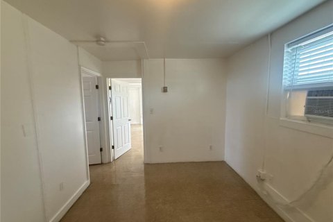Immobilier commercial à vendre à Tampa, Floride: 3 chambres, 132.48 m2 № 2415098 - photo 7