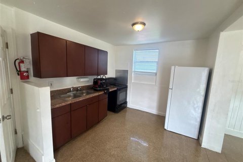 Immobilier commercial à vendre à Tampa, Floride: 3 chambres, 132.48 m2 № 2415098 - photo 6