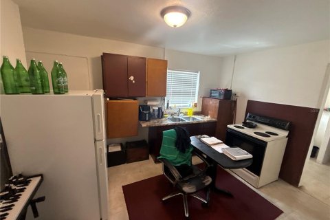 Immobilier commercial à vendre à Tampa, Floride: 3 chambres, 132.48 m2 № 2415098 - photo 11