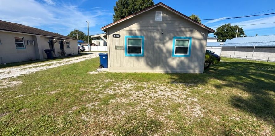 Immobilier commercial à Tampa, Floride 3 chambres, 132.48 m2 № 2415098