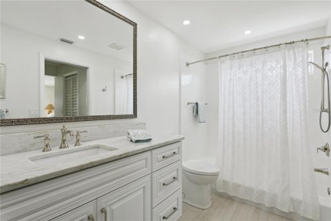 House in Saint Petersburg, Florida 5 bedrooms, 323.49 sq.m. № 1556562 - photo 12