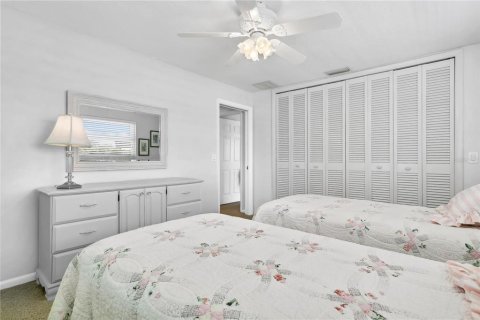 House in Saint Petersburg, Florida 5 bedrooms, 323.49 sq.m. № 1556562 - photo 23
