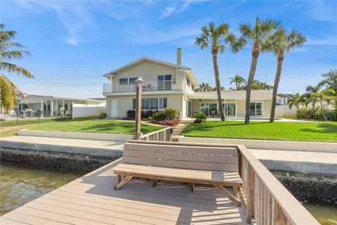 House in Saint Petersburg, Florida 5 bedrooms, 323.49 sq.m. № 1556562 - photo 26