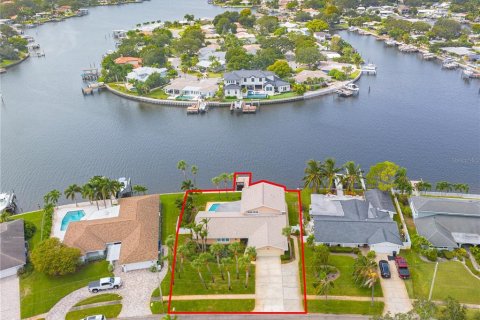 House in Saint Petersburg, Florida 5 bedrooms, 323.49 sq.m. № 1556562 - photo 30