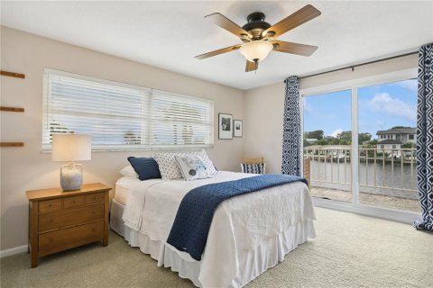 House in Saint Petersburg, Florida 5 bedrooms, 323.49 sq.m. № 1556562 - photo 21