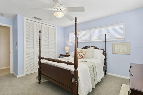 House in Saint Petersburg, Florida 5 bedrooms, 323.49 sq.m. № 1556562 - photo 22
