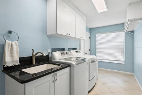 House in Saint Petersburg, Florida 5 bedrooms, 323.49 sq.m. № 1556562 - photo 19