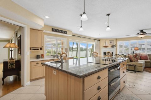 House in Saint Petersburg, Florida 5 bedrooms, 323.49 sq.m. № 1556562 - photo 14
