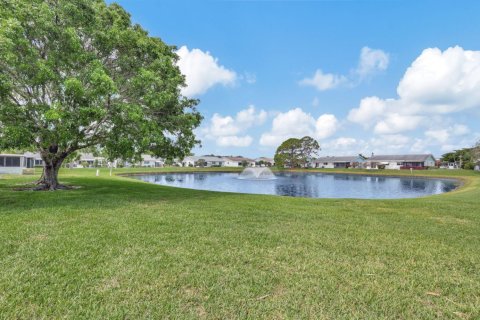 Villa ou maison à vendre à West Palm Beach, Floride: 2 chambres, 116.13 m2 № 1172944 - photo 1