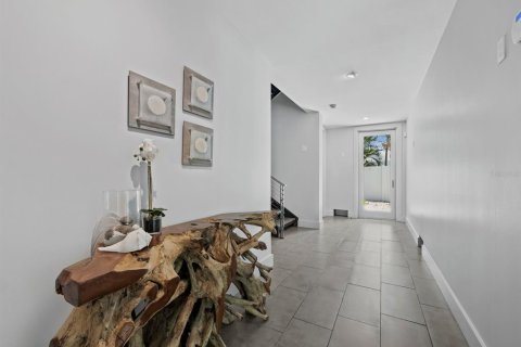 House in Sarasota, Florida 3 bedrooms, 271.46 sq.m. № 2232491 - photo 11