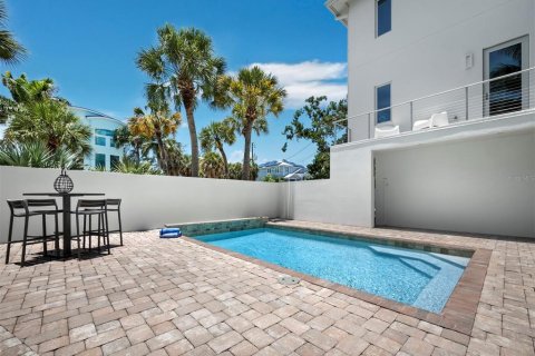 House in Sarasota, Florida 3 bedrooms, 271.46 sq.m. № 2232491 - photo 8