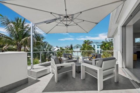 House in Sarasota, Florida 3 bedrooms, 271.46 sq.m. № 2232491 - photo 15