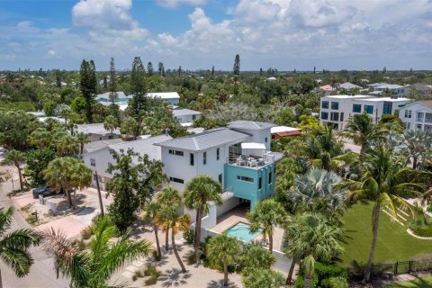 House in Sarasota, Florida 3 bedrooms, 271.46 sq.m. № 2232491