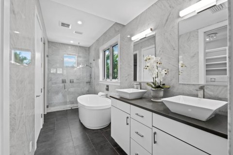 House in Sarasota, Florida 3 bedrooms, 271.46 sq.m. № 2232491 - photo 30