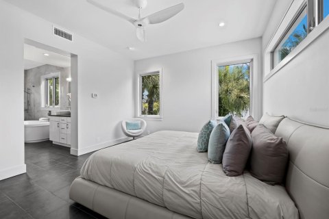 House in Sarasota, Florida 3 bedrooms, 271.46 sq.m. № 2232491 - photo 29